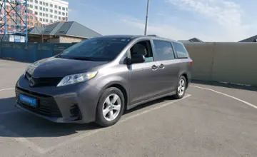 Toyota Sienna 2018 года за 16 700 000 тг. в Шымкент фото 1
