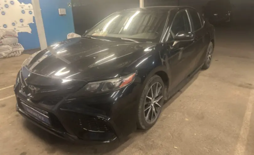 Toyota Camry 2021 года за 13 000 000 тг. в Алматы