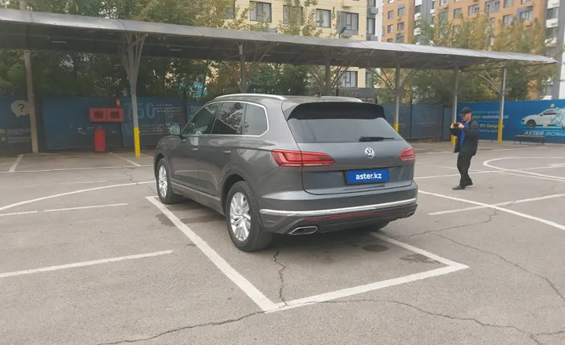 Volkswagen Touareg 2019 года за 20 000 000 тг. в Алматы фото 4