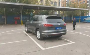Volkswagen Touareg 2019 года за 20 000 000 тг. в Алматы фото 4