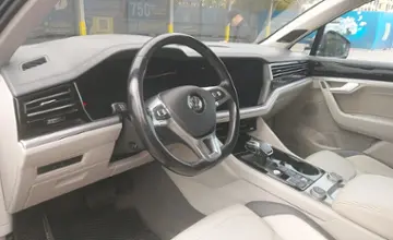 Volkswagen Touareg 2019 года за 20 000 000 тг. в Алматы фото 5