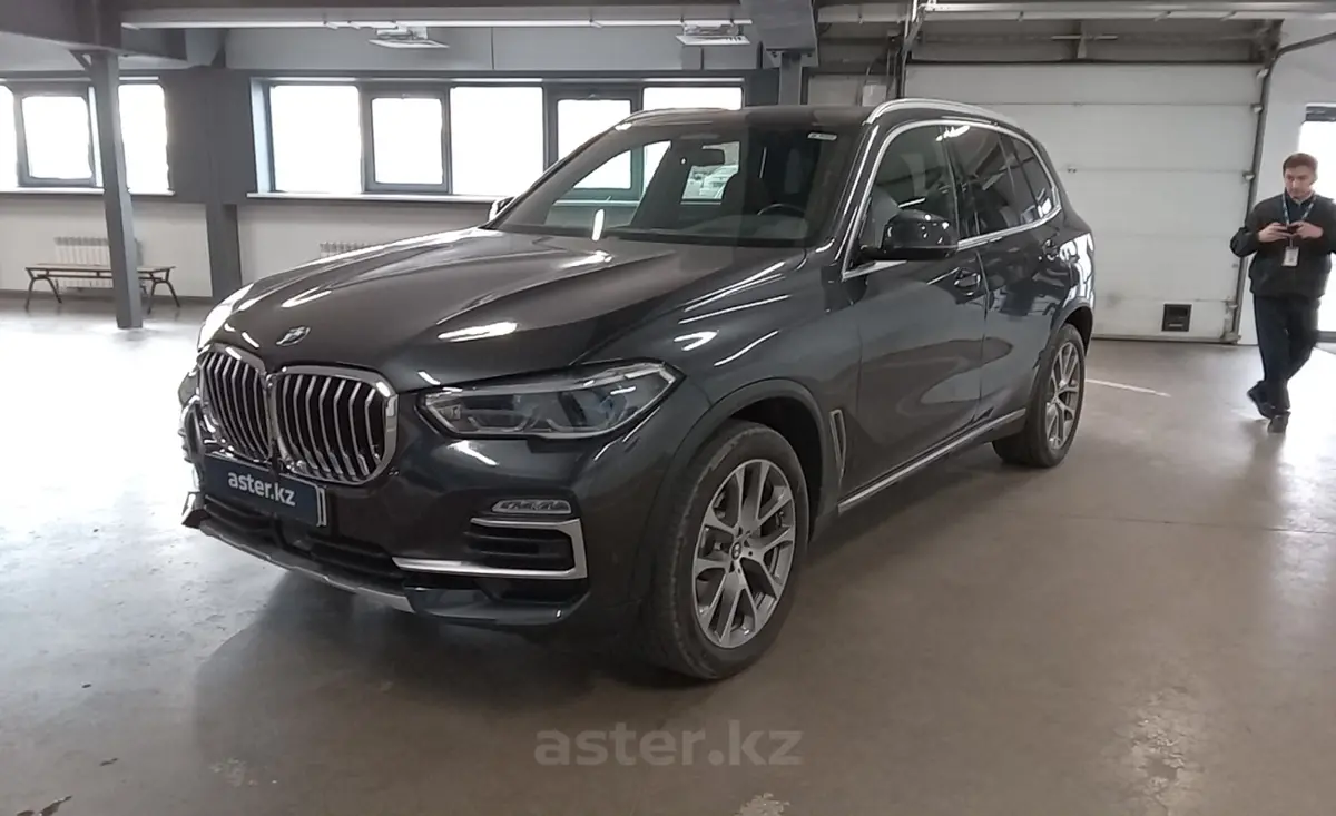 BMW X5 2021 года за 35 000 000 тг. в Астана