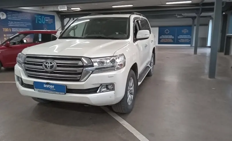 Toyota Land Cruiser 2019 года за 36 000 000 тг. в Астана