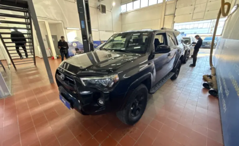 Toyota 4Runner 2023 года за 27 000 000 тг. в Астана