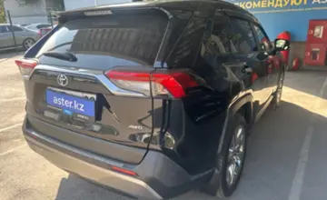 Toyota RAV4 2022 года за 19 000 000 тг. в Алматы