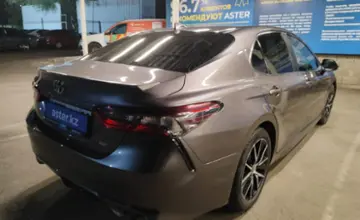 Toyota Camry 2021 года за 13 000 000 тг. в Алматы