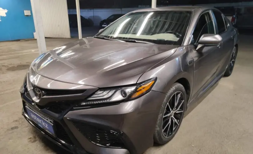 Toyota Camry 2021 года за 13 000 000 тг. в Алматы