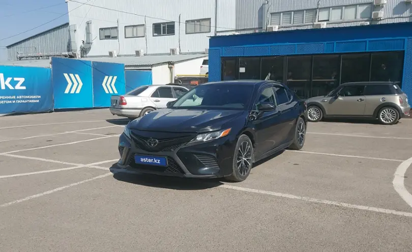 Toyota Camry 2018 года за 8 600 000 тг. в Алматы