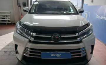 Toyota Highlander 2018 года за 17 000 000 тг. в Астана фото 2
