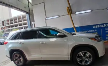 Toyota Highlander 2018 года за 17 000 000 тг. в Астана фото 4