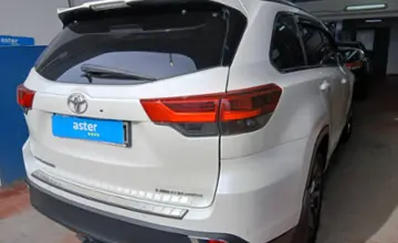 Toyota Highlander 2018 года за 17 000 000 тг. в Астана
