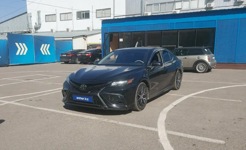 Toyota Camry 2020 года за 15 000 000 тг. в Алматы