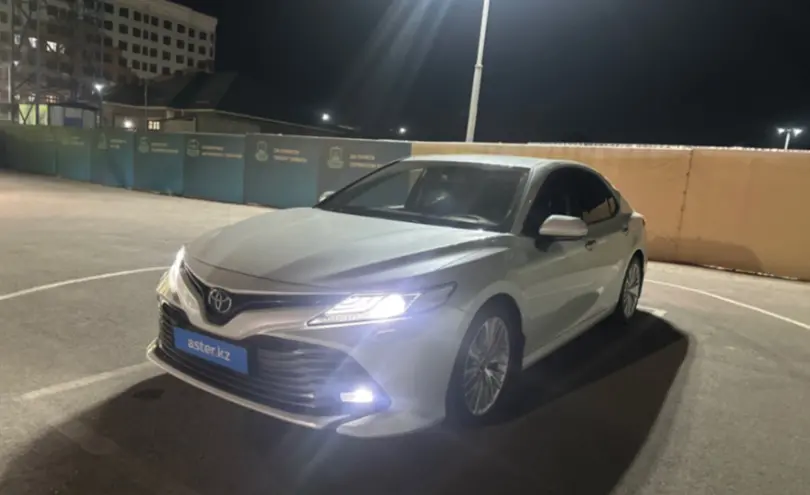 Toyota Camry 2018 года за 14 590 000 тг. в Шымкент
