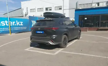 Toyota Highlander 2023 года за 19 000 000 тг. в Алматы фото 3