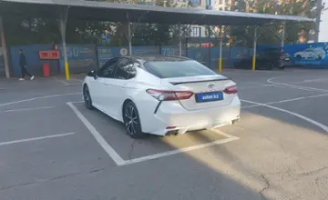 Toyota Camry 2021 года за 9 500 000 тг. в Алматы фото 4