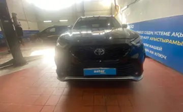 Toyota Highlander 2021 года за 24 000 000 тг. в Астана фото 2