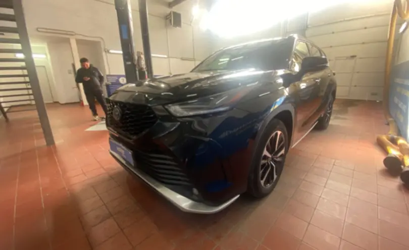 Toyota Highlander 2021 года за 24 000 000 тг. в Астана