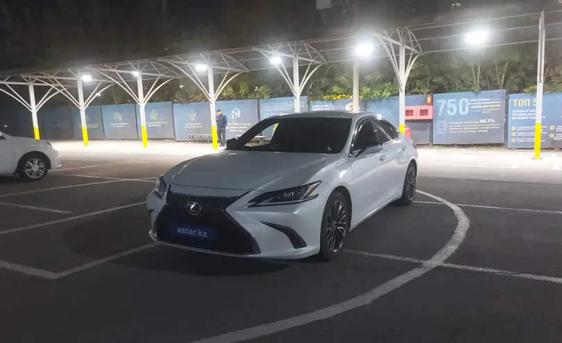 Lexus ES 2018 года за 18 000 000 тг. в Алматы
