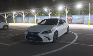 Lexus ES 2018 года за 18 000 000 тг. в Алматы фото 1