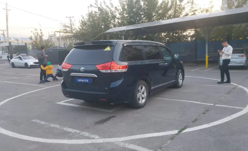 Toyota Sienna 2010 года за 10 000 000 тг. в Алматы фото 3