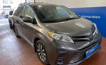Toyota Sienna 2018 года за 16 500 000 тг. в Астана фото 3