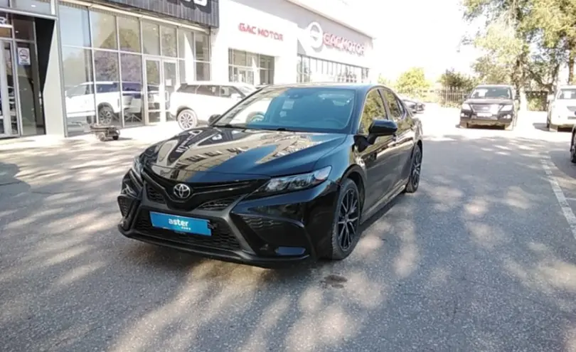 Toyota Camry 2021 года за 13 000 000 тг. в Актобе