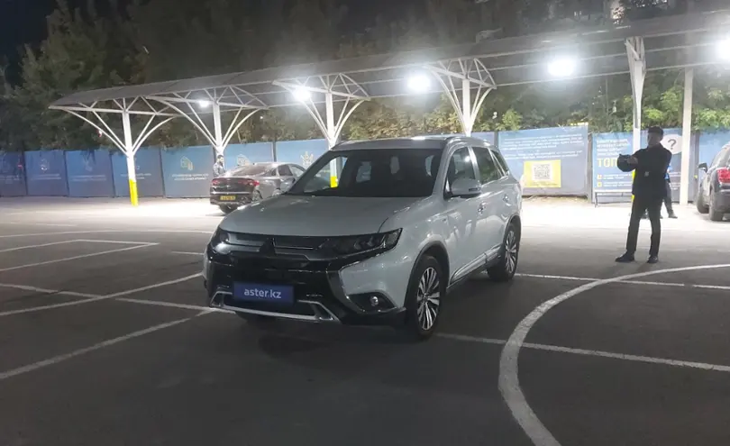 Mitsubishi Outlander 2019 года за 15 000 000 тг. в Алматы