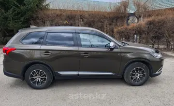 Mitsubishi Outlander 2017 года за 10 300 000 тг. в Астана фото 2
