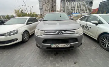 Mitsubishi Outlander 2012 года за 8 000 000 тг. в Астана фото 2