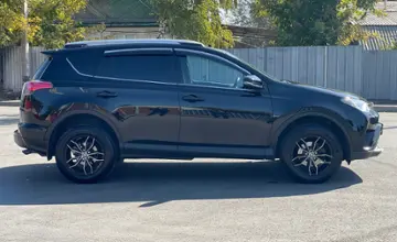 Toyota RAV4 2018 года за 13 200 000 тг. в Алматы фото 3