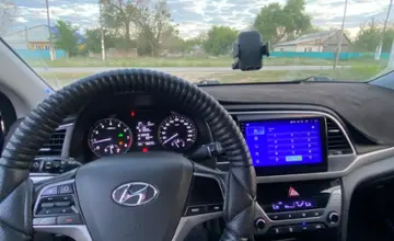 Hyundai Elantra 2018 года за 8 000 000 тг. в Актобе фото 3
