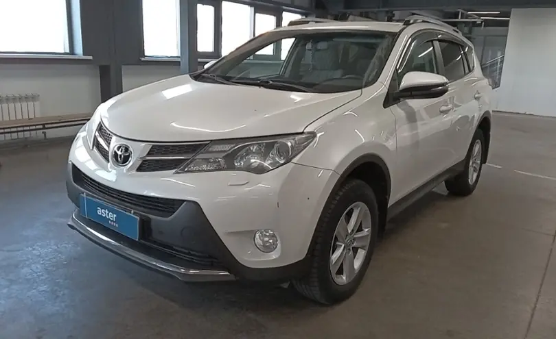Toyota RAV4 2015 года за 10 000 000 тг. в Астана