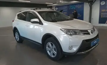 Toyota RAV4 2015 года за 10 000 000 тг. в Астана фото 2