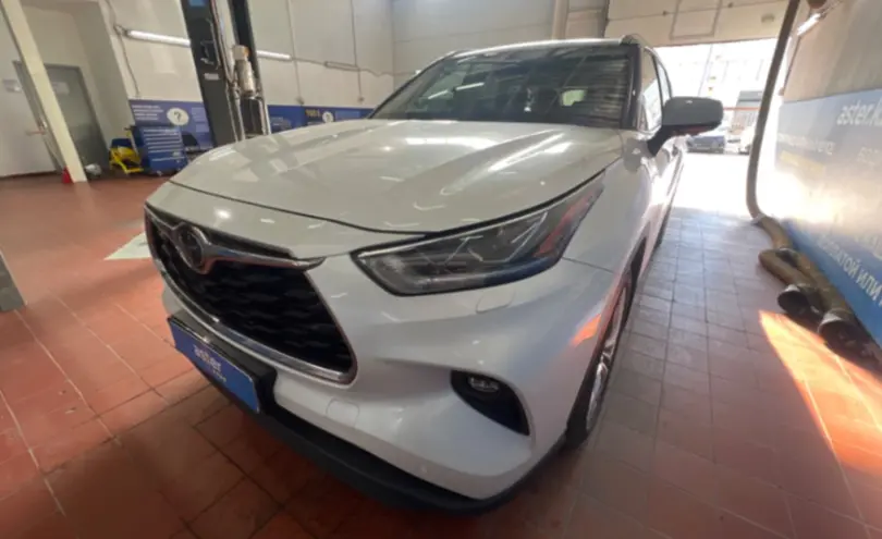 Toyota Highlander 2023 года за 30 000 000 тг. в Астана