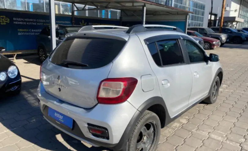 Renault Sandero 2018 года за 4 500 000 тг. в Караганда фото 5
