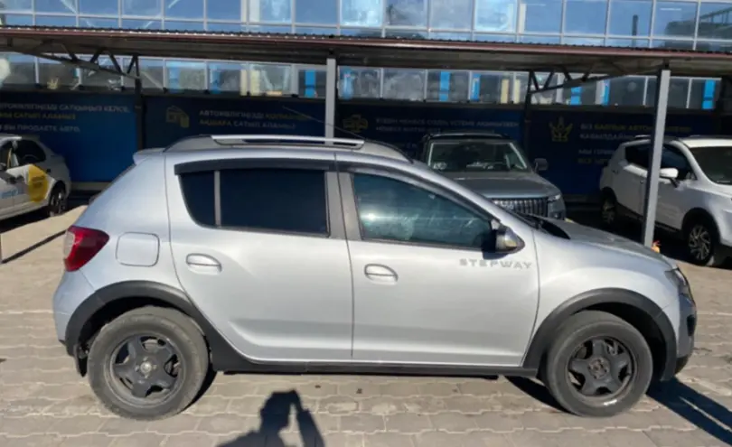 Renault Sandero 2018 года за 4 500 000 тг. в Караганда фото 4