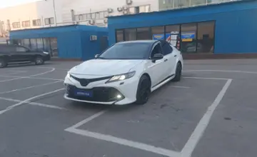 Toyota Camry 2020 года за 14 000 000 тг. в Алматы фото 1