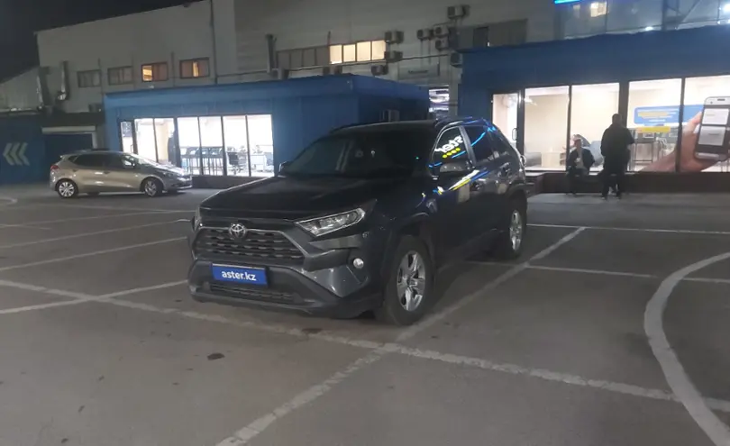 Toyota RAV4 2021 года за 17 000 000 тг. в Алматы