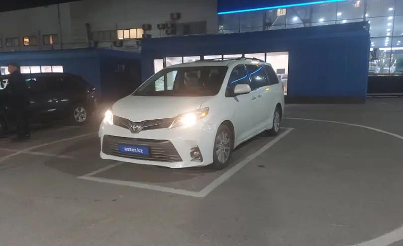 Toyota Sienna 2012 года за 10 500 000 тг. в Алматы