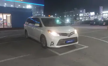 Toyota Sienna 2012 года за 10 500 000 тг. в Алматы фото 2