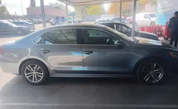 Volkswagen Passat 2017 года за 8 000 000 тг. в Алматы фото 4