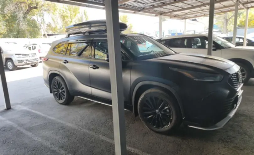 Toyota Highlander 2023 года за 18 500 000 тг. в Алматы фото 4