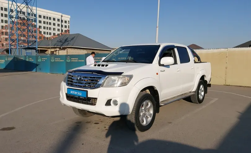 Toyota Hilux 2013 года за 8 200 000 тг. в Шымкент