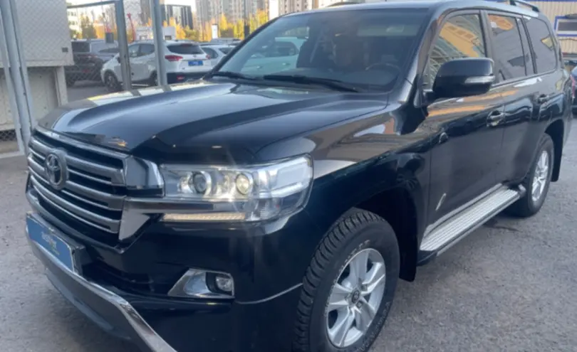 Toyota Land Cruiser 2019 года за 33 000 000 тг. в Астана