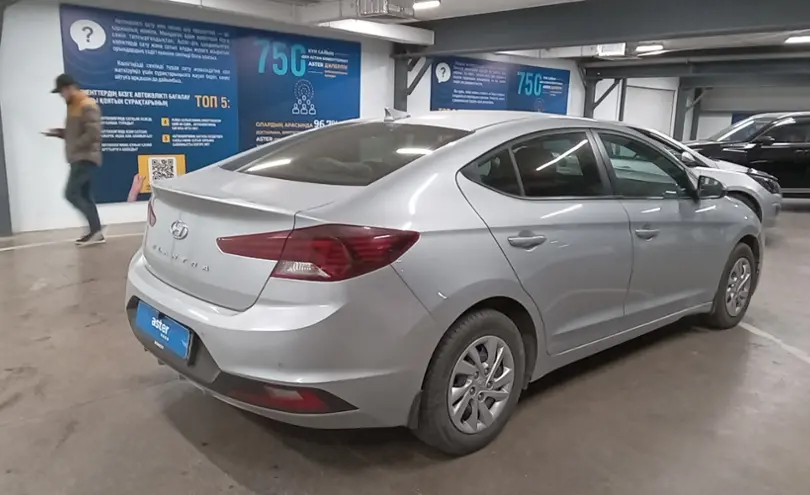 Hyundai Elantra 2019 года за 8 200 000 тг. в Астана фото 3