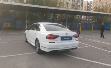 Volkswagen Passat 2018 года за 7 500 000 тг. в Алматы фото 4