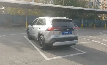 Toyota RAV4 2019 года за 12 200 000 тг. в Алматы фото 4
