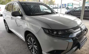 Mitsubishi Outlander 2022 года за 10 500 000 тг. в Алматы фото 3