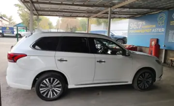 Mitsubishi Outlander 2022 года за 10 500 000 тг. в Алматы фото 4