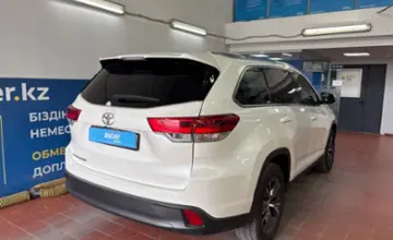 Toyota Highlander 2019 года за 18 000 000 тг. в Астана